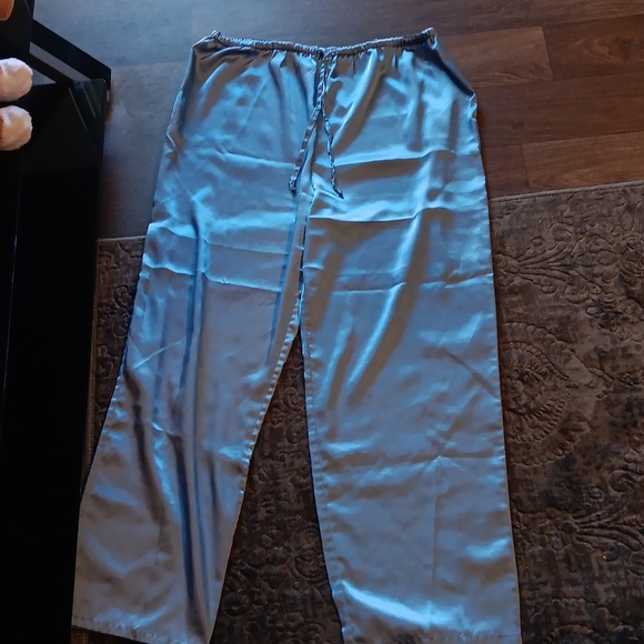 Valerie Stevens íntimates pajama set in good condition 100% polyester - Picture 5 of 6